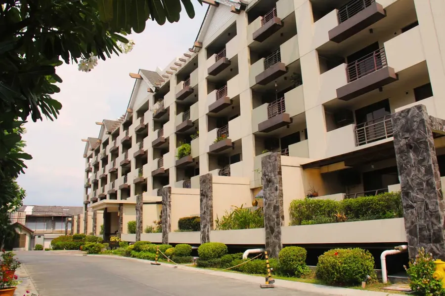 East Raya Gardens — Amanusa building