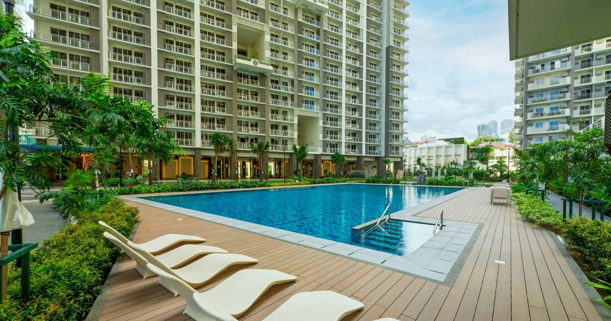 Allegra Garden Place pool and towers, Pasig