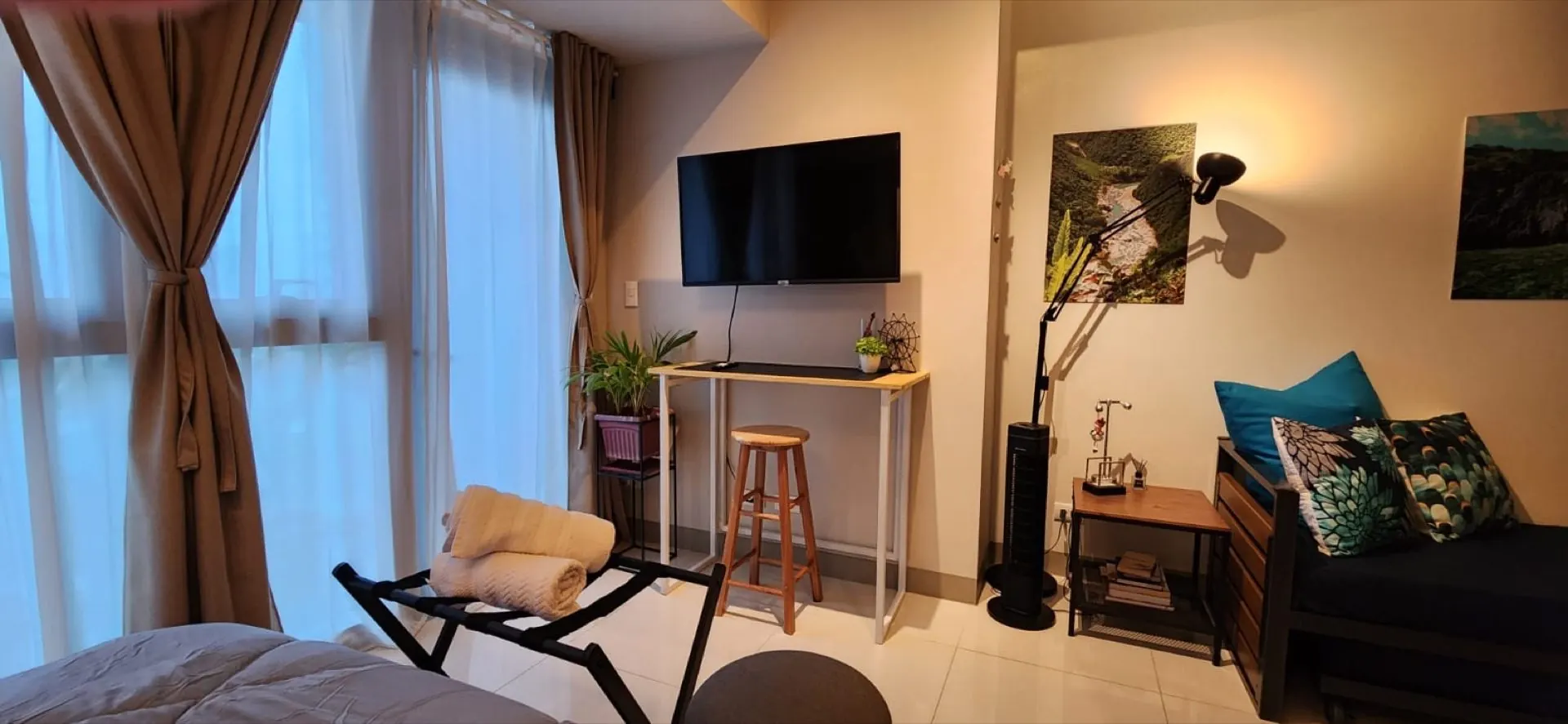 Uptown Parksuites Tower 2 Unit 7U — TV console and lounge area